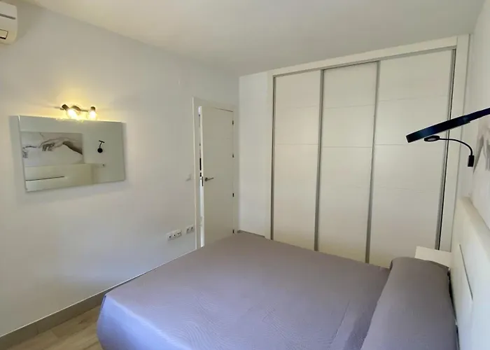 Piso En El Paseo Maritimo Фуэнхирола